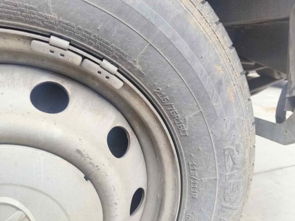 [合肥·沪C] 二手上汽大通MAXUS新途V802018款 2.5T 6挡手动傲运通短轴中顶5-6座