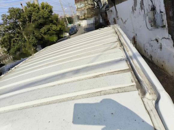 [无锡·苏B] 二手大通新途V802023款 2.0T 手动经典傲运通短轴中顶5/6座