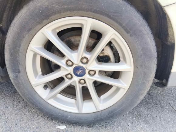 [上海·沪C] 二手福特福克斯2015款 三厢 1.6L 手动风尚型