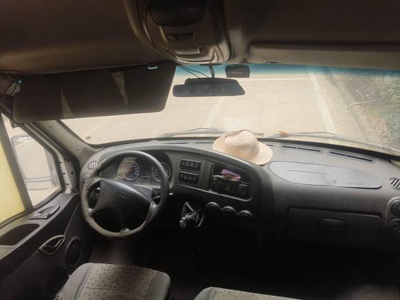 [武汉·鄂A] 二手依维柯依维柯褒迪2017款 2.5T尊享A37客车高顶6-7座47Z5