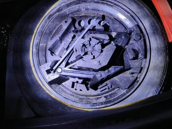 [武汉·鄂A] 二手沃尔沃沃尔沃V402015款 1.6T 智逸版