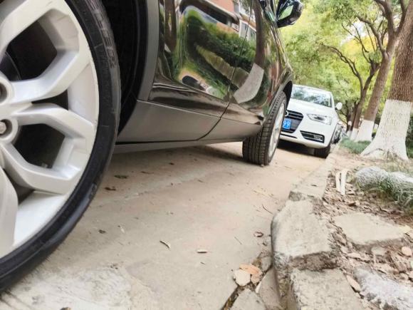 [上海·沪J] 二手路虎发现神行2018款 240PS HSE版