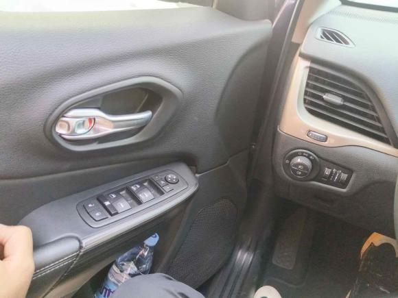 [广州·粤A] 二手Jeep自由光2016款 2.4L 领先版