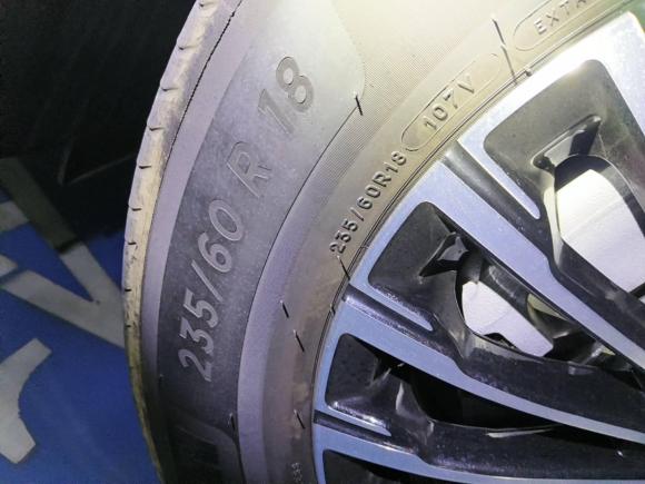 [上海·沪A] 二手腾势腾势D92024款 DM-i 1050 尊享型