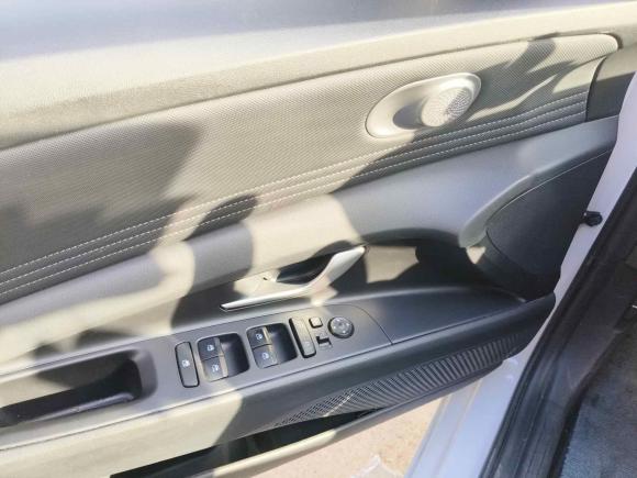 [苏州·苏U] 二手现代伊兰特2022款 1.5L CVT LUX尊贵版