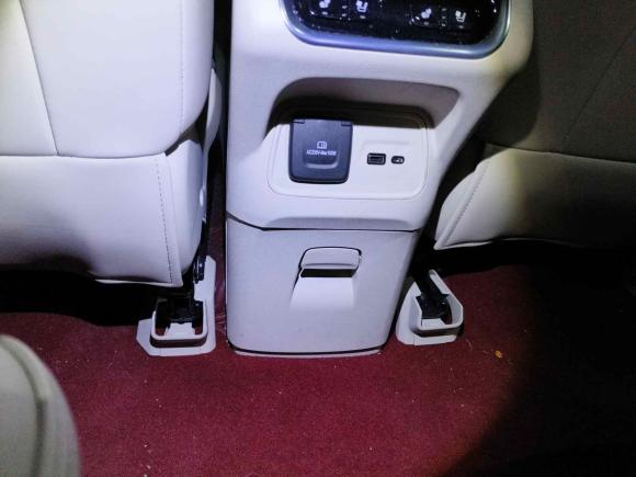 [上海·沪B] 二手别克昂科旗2022款 652T 四驱Avenir艾维亚 6座