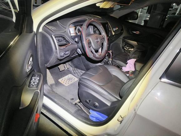 [广州·粤A] 二手Jeep自由光2019款 2.0T 两驱智享版 国VI