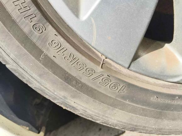 [上海·苏M] 二手长安逸动DT2018款 1.6L 自动智享型