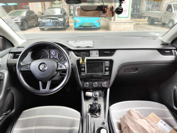 [佛山·粤E] 二手斯柯达明锐2017款 1.6L 手动智行版