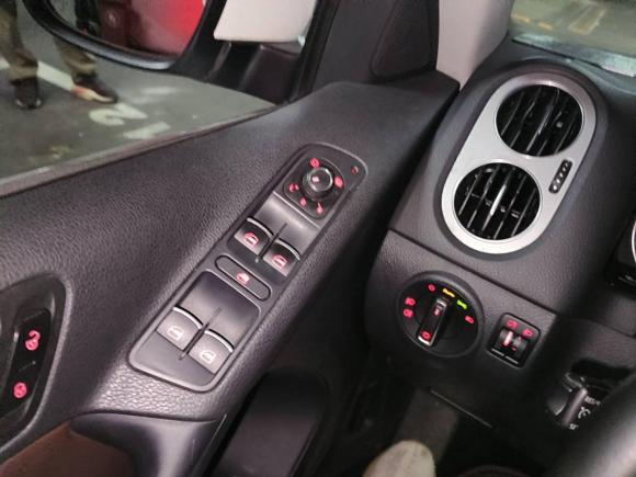 [上海·沪D] 二手大众途观2015款 1.8TSI 自动四驱豪华型