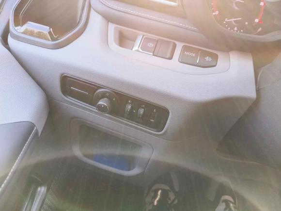 [上海·鲁R] 二手上汽大通MAXUS新途V702023款 2.0T 精英版 手动短轴低顶 5/6座（125Ps）