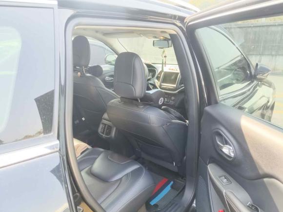 [杭州·浙A] 二手Jeep自由光2020款 2.0L 两驱经典运动版