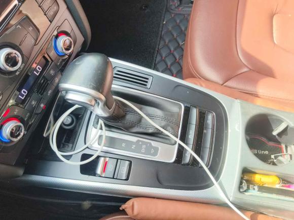 [深圳·粤B] 二手奥迪奥迪A4L2015款 35 TFSI 自动标准型