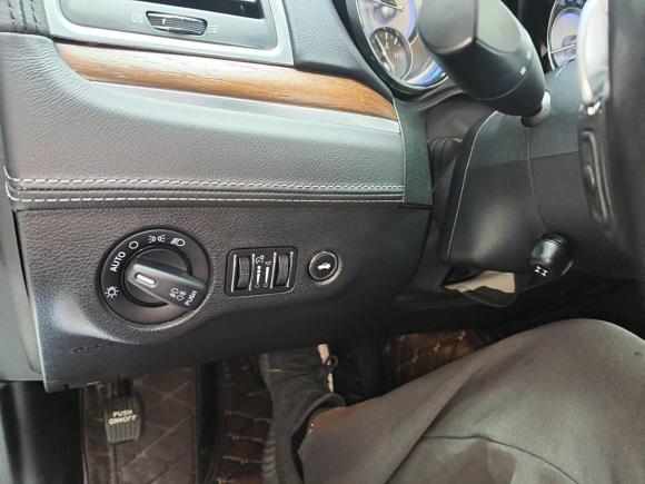 [成都·川A] 二手克莱斯勒克莱斯勒300C2014款 3.0L 卓越版