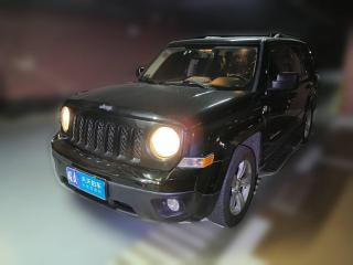 Jeep自由客2014款 2.4L 豪华导航版