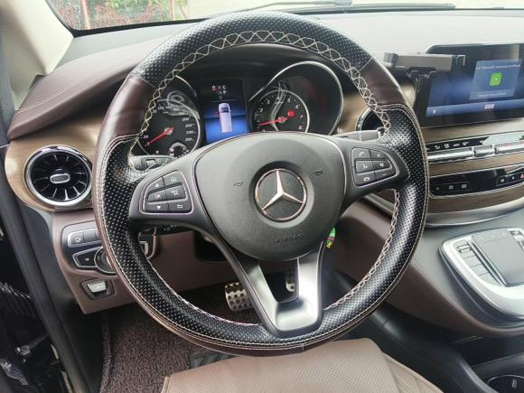 [深圳·粤B] 二手奔驰奔驰V级2022款 V 260 尊贵版