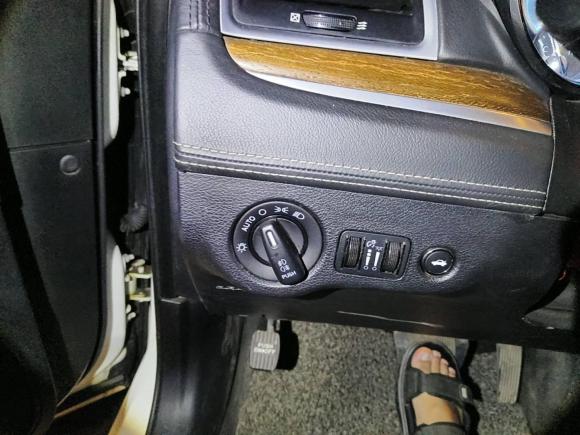 [成都·川A] 二手克莱斯勒克莱斯勒300C2014款 3.0L 卓越版