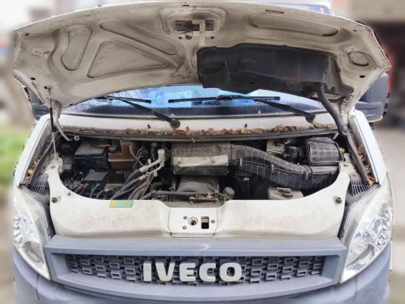 [无锡·苏B] 二手依维柯依维柯褒迪2017款 2.5T尊享A37客车高顶6-7座47Z5