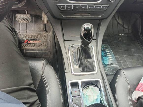 [西安·陕A] 二手吉利汽车帝豪2017款 三厢百万款 1.5L CVT向上版