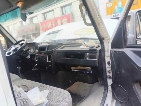 [南京·苏A] 二手依维柯依维柯得意2017款 2.8T V35箱货中顶3/6座43S5