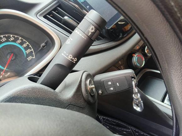 [武汉·鄂A] 二手雪佛兰科沃兹2018款 320 自动欣享天窗版