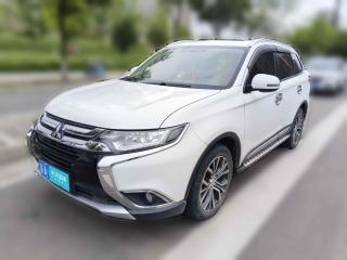 三菱欧蓝德2018款 2.0L 两驱荣耀版 5座