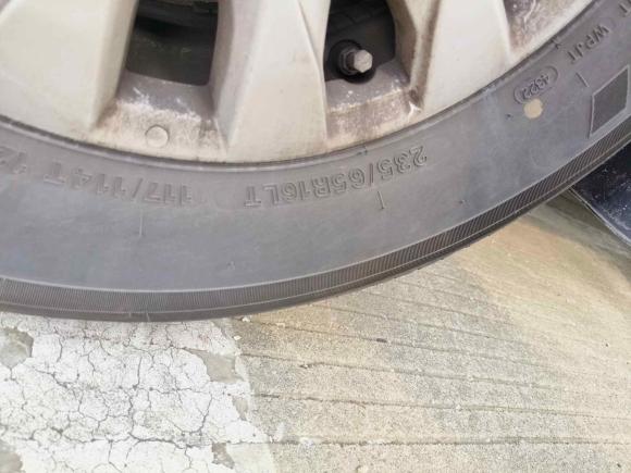 [常州·苏D] 二手上汽大通MAXUS新途V902022款 2.0T手动VAN后驱长轴高顶后单胎3座