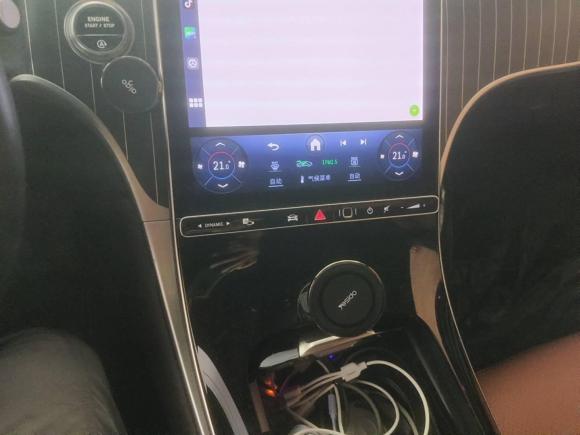 [上海·沪L] 二手奔驰奔驰GLC2023款 改款 GLC 260 L 4MATIC 动感型 5座