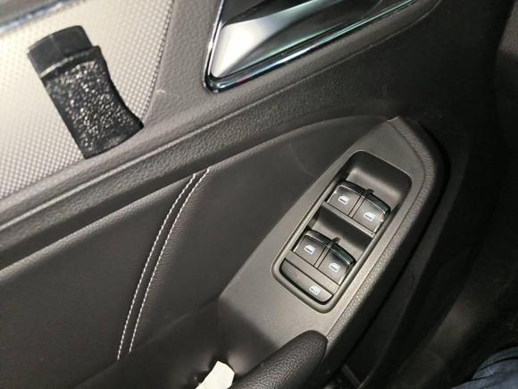 [武汉·鄂A] 二手荣威荣威RX52018款 20T 两驱自动互联网智尊版