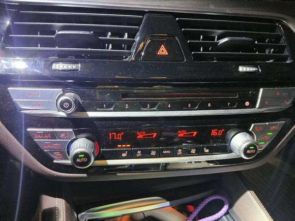 [上海·沪J] 二手宝马宝马5系2018款 改款 530Li 领先型 豪华套装