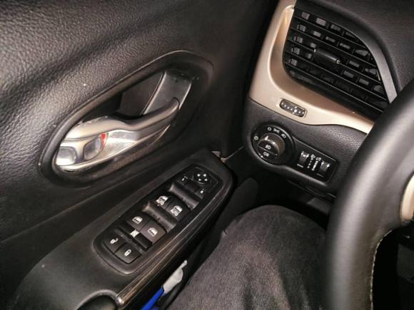 [上海·苏M] 二手Jeep自由光2016款 2.0L 智能版