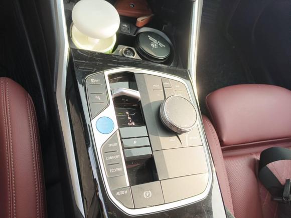 [上海·沪A] 二手宝马宝马i32022款 eDrive 35 L