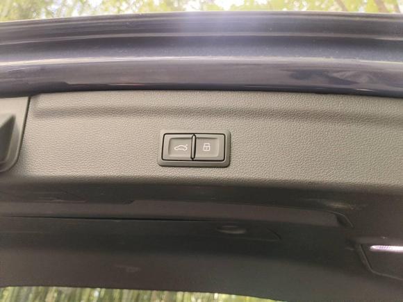 [上海·沪E] 二手奥迪奥迪Q32022款 35 TFSI 时尚动感型