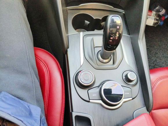 [上海·沪A] 二手阿尔法·罗密欧Giulia朱丽叶2017款 2.0T 200HP 豪华版