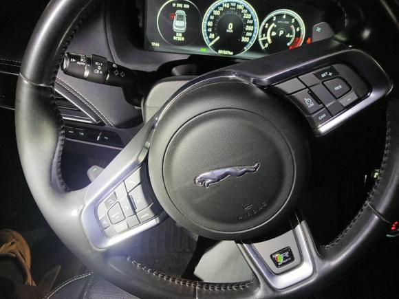 [无锡·苏B] 二手捷豹捷豹F-PACE2016款 2.0T 两驱R-Sport运动版