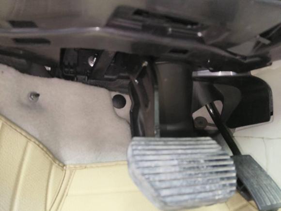 [深圳·粤B] 二手雪铁龙雪铁龙C52014款 2.0L 自动尊悦型