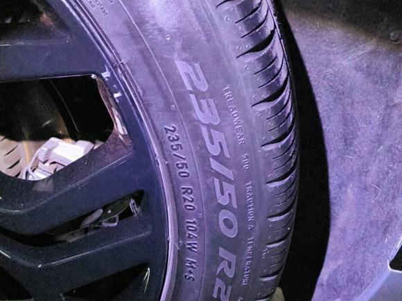 [上海·沪J] 二手路虎揽胜极光2020款 249PS R-DYNAMIC SE 运动科技版