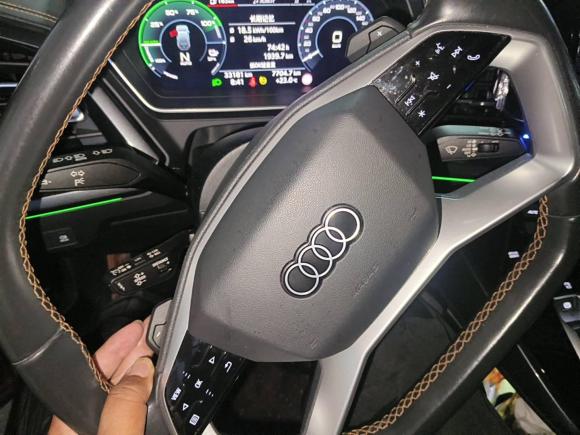 [上海·沪A] 二手奥迪奥迪Q4 e-tron2022款 50 e-tron quattro 创境版