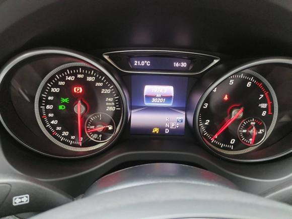 [杭州·浙A] 二手奔驰奔驰GLA2017款 GLA 220 4MATIC 豪华型