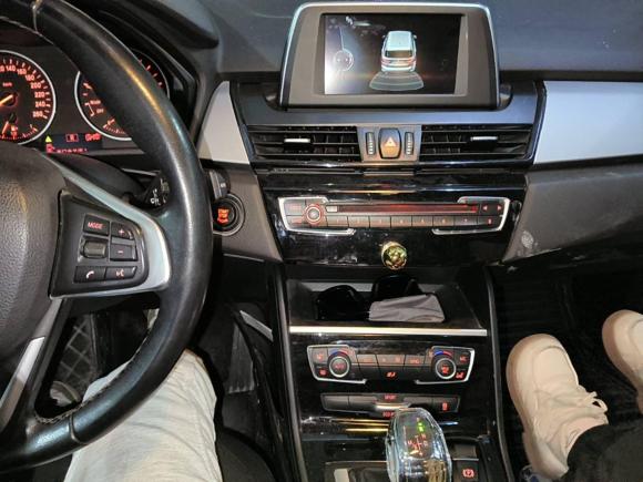 [无锡·苏B] 二手宝马宝马2系多功能旅行车2015款 218i 领先型