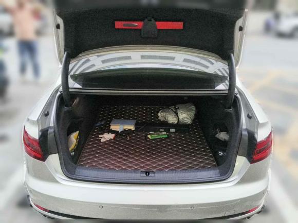 [深圳·粤B] 二手奥迪奥迪A4L2018款 30周年年型 40 TFSI 时尚型