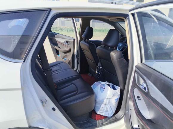 [青岛·鲁B] 二手宝骏宝骏5602015款 1.8L 手动豪华型