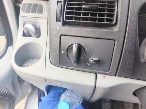 [上海·沪M] 二手福特新世代全顺2009款 2.4T柴油标准型短轴中顶国III