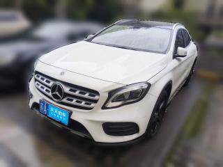 奔驰奔驰GLA2019款 GLA 200 时尚型