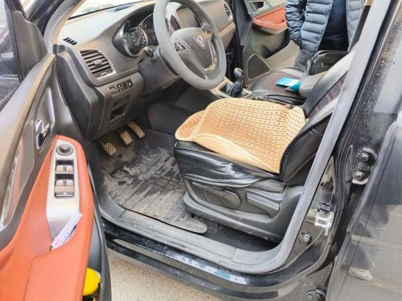 [武汉·鄂A] 二手宝骏宝骏5602015款 1.8L 手动精英型