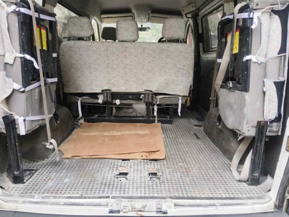 [上海·沪A] 二手大通新途V802015款 2.5T AMT傲运通版短轴中顶