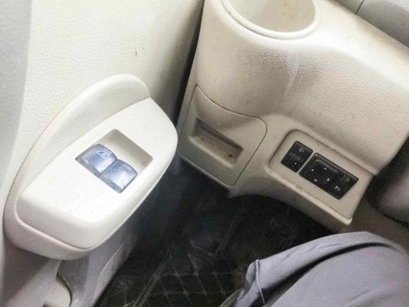 [上海·沪A] 二手日产日产NV2002016款 改款 1.6L 手动豪华型