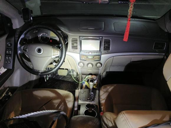 [武汉·鄂W] 二手双龙柯兰多2011款 2.0T 柴油两驱自动豪华导航版