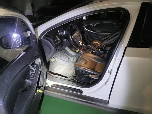 [武汉·鄂A] 二手沃尔沃沃尔沃V402017款 T3 智雅版