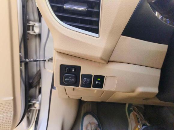 [上海·沪A] 二手丰田卡罗拉2014款 1.6L CVT GL-i真皮版